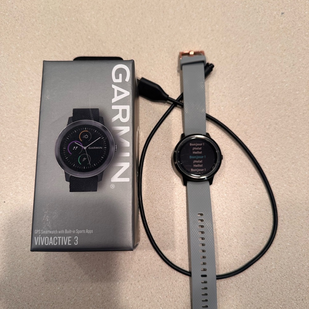 Garmin vívoactive 3 Smartwatch - Light Gray Band, Black Case